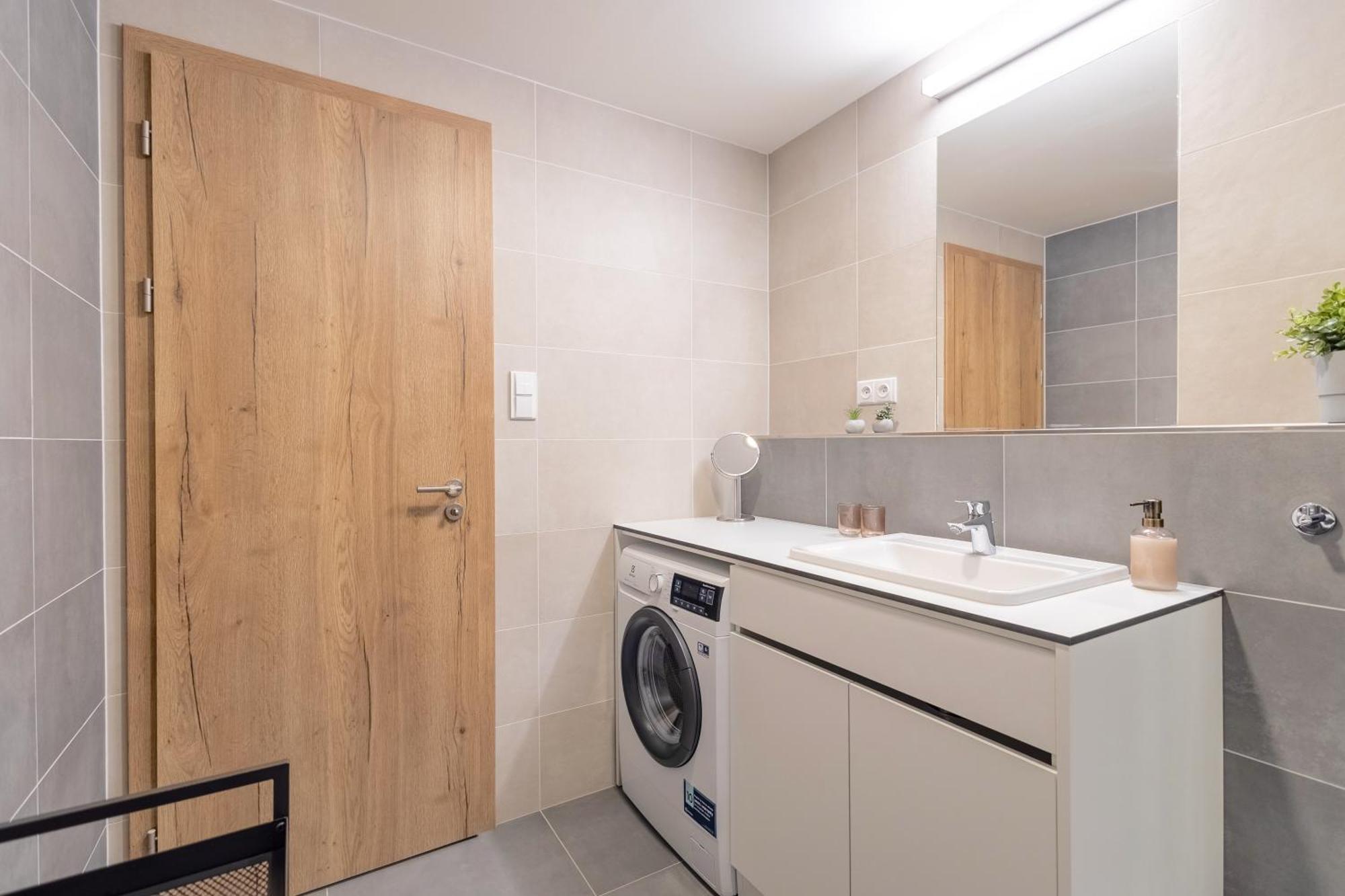 شقة Bright 2Br - 5Th Floor, Balcony, Free Parking By Gravity براغ المظهر الخارجي الصورة